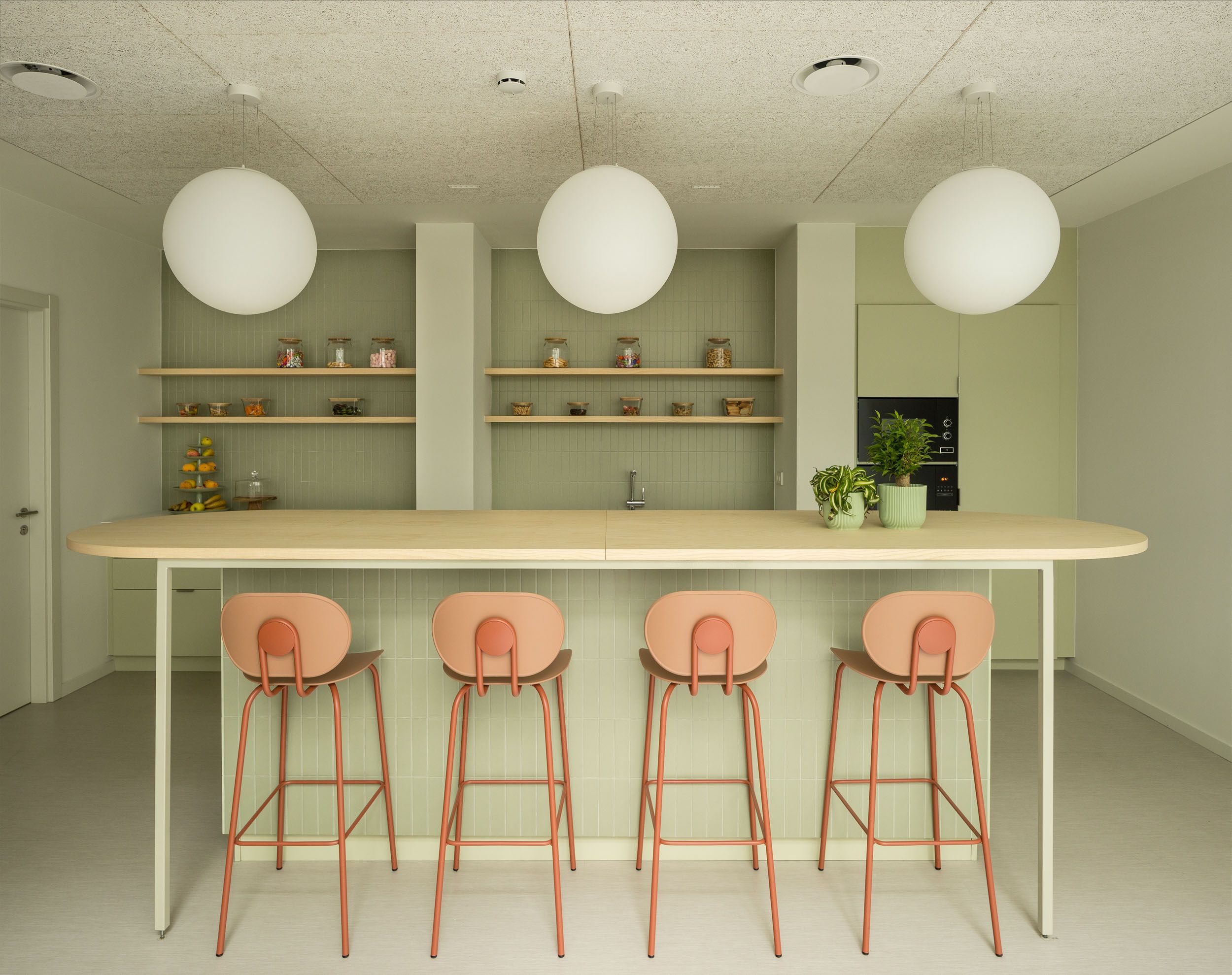 amenagement salle de pause entreprise-table-haute-smoov-design