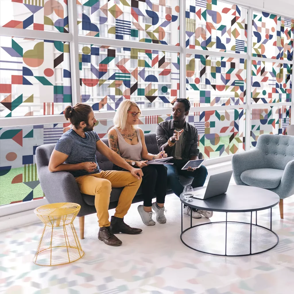 decoration bureaux professionnels-habillage-mural-film-decoratif-pour-vitrage-moncloa-smoov-design